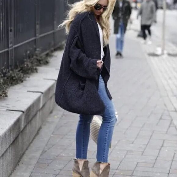 ✨HP✨Free People Low Tide Oversized Cardigan✨ - Picture 3 of 8